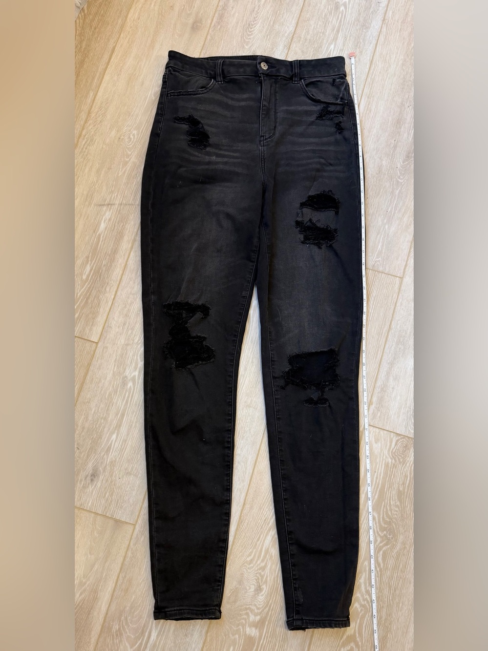 American Eagle Women’s Black Distressed High-Rise Jeans